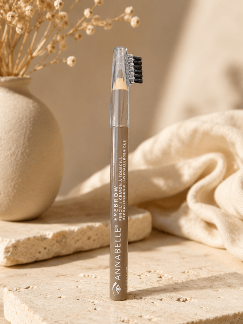 Annabelle crayon à sourcils hypoallergénique – Texture ultra-matte, finition naturelle, avec brossette intégrée - Ayoye Destock