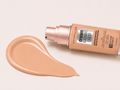 Maybelline New York Dream Radiant Liquid – Fond de Teint Hydratant à l'Acide Hyaluronique et Collagène, Couvrance Moyenne! - Ayoye Destock